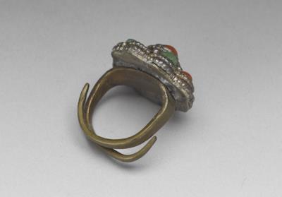 图片[2]-Silver ring with inlay of coral and turquoise, Qing dynasty, 18th c., Tibetan work-China Archive